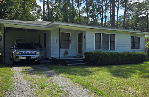 Tifton House | 3 bedroom close to downtown for business or pleasure travelers.