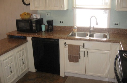 South Bradenton House | 3 bedroom home with sunroom near Florida beaches