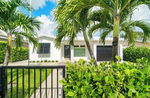 Lake Worth House | 3-bedroom house w/pool, close to beach, and golf courses in Lake Worth Beach