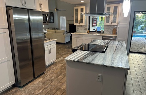 Villas House | 3-bedroom house in beautiful Fort Myers with cool AC. Swimming poo.