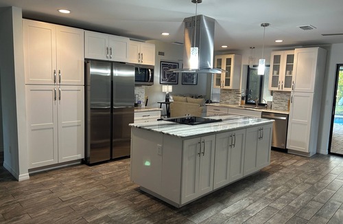 Villas House | 3-bedroom house in beautiful Fort Myers with cool AC. Swimming poo.