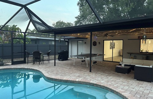 Villas House | 3-bedroom house in beautiful Fort Myers with cool AC. Swimming poo.