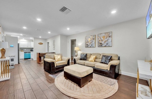 Pine Hills House | 3-bedroom house in charming Orlando with cool vibes and AC