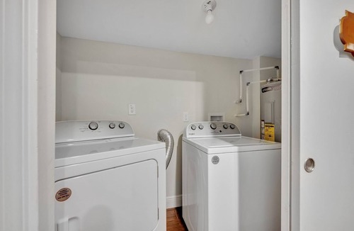 Pine Hills House | 3-bedroom house in charming Orlando with cool vibes and AC
