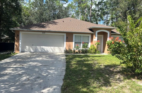 DeLand House | 3-bedroom house in charming DeLand with AC