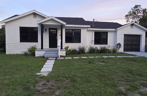Bearss Plaza House | 3-bedroom house in charming Tampa with AC