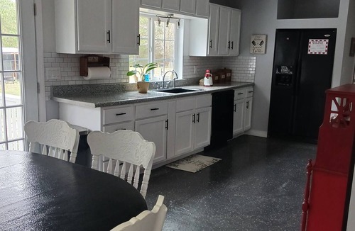Dover House | 3-bedroom house in country near Portal with AC and Peaceful settings