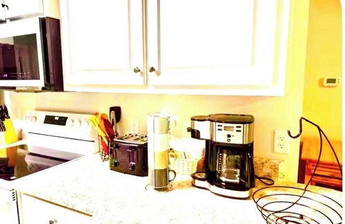 Milton House | 3-bedroom house in delightful Milton with cool AC and charm
