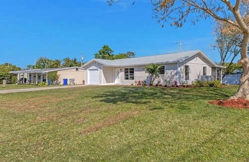 Vero Beach House | 3-bedroom house in perfect location. 6 minutes from the Beach.