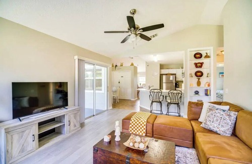Melbourne House | 3-bedroom house in peaceful Melbourne with cool AC