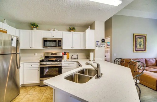 Melbourne House | 3-bedroom house in peaceful Melbourne with cool AC