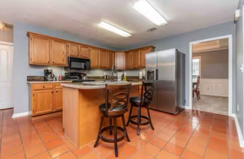 Warner Robins House | 3 bedroom house walking distance to Rigbys & 8 minute drive to Perry Fairgrounds