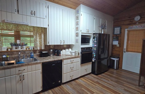 Pansey Cabin | 3-bedroom log cabin backs up to wooded lot for maximum peace and quiet!