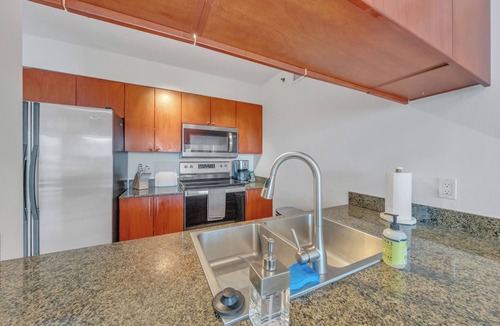 Brickell Apartment | 3 Bedroom Penthouse Direct Bay Views - 3 King Beds - Sleeps up to 8 People