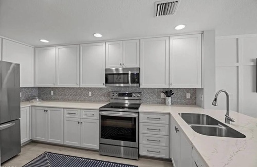 Village Walk of Bonita Springs House | 3-bedroom townhome in marvelous Bonita Springs Village Walk