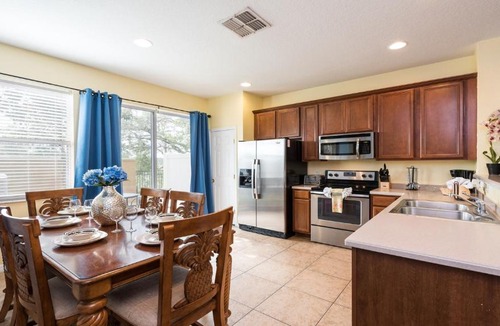 Crestwynd Bay Villa | 3 Bedroom Townhome with free WiFi/Crib, only 1.5 miles to Disney