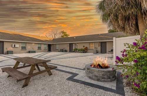 Tampa House | 【3 Bedrooms/Firepit/Private Outdoor Dining Area/Local History Themed/Sleeps 7!】