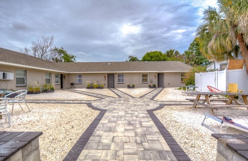 Tampa House | 【3 Bedrooms/Firepit/Private Outdoor Dining Area/Local History Themed/Sleeps 7!】