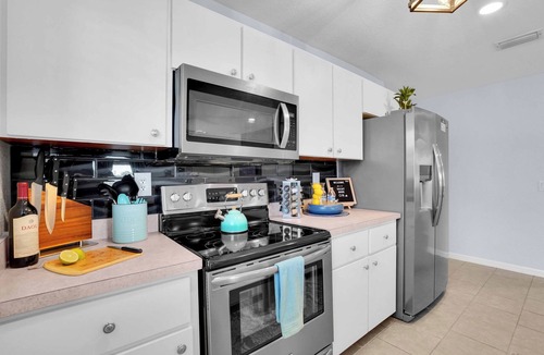 Whitney Beach Villa | 3 BR/2 BA+3 miles to AMI, Beaches & IMG+Firepit!