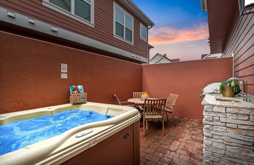 West Kissimmee Villa | ★ 3 BR 3BA Villa 5min→Disneyworld | Hot Tub | BBQ