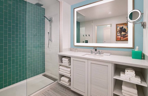 Fort Myers Beach Resort | 3 Family-Friendly Rooms | Outdoor Swimming Pool + Steps to Fort Myers Beach Pier