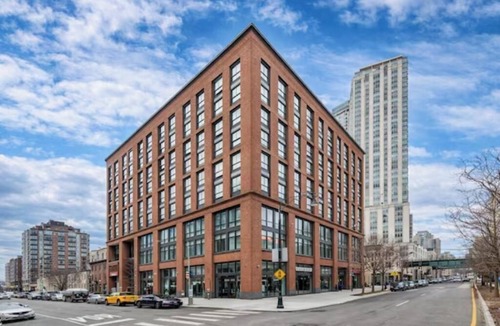 Hunters Point Apartment | 3 Inviting Units | Steps to MoMA PS1, Court Sq Metro & 5 Mins to Manhattan