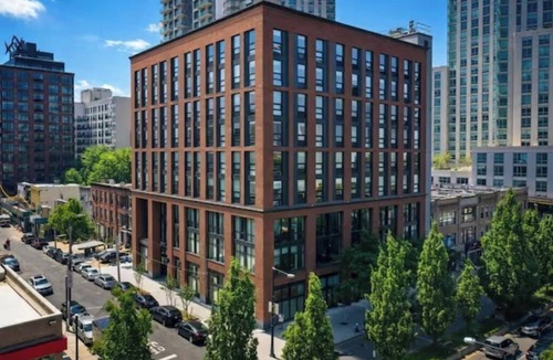 Hunters Point Apartment | 3 Inviting Units | Steps to MoMA PS1, Court Sq Metro & 5 Mins to Manhattan