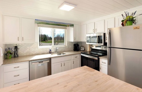 Cedar Condo | 3 king master suites, 4 bed 4 bath, outside heated pool, between Leland and GA