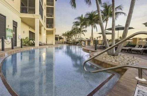 Marco Island Hotel | 3 Marco Sunset Cove Resort, Pool, Hot Tub, Beach