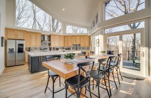 Tate House | 3 Mi to Winery: Jasper Mountain Chalet w/Hot Tub!