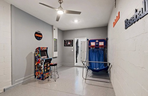 Celebration House | 3 Miles Disney! Closest Resort to Parks!All facilities inc/Private Pool and Spa