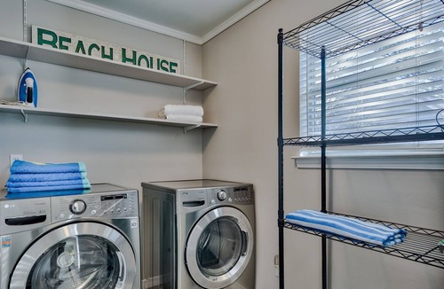 Clipper Cove House | 3 min to Beach - Super Clean – Completely Renovated!