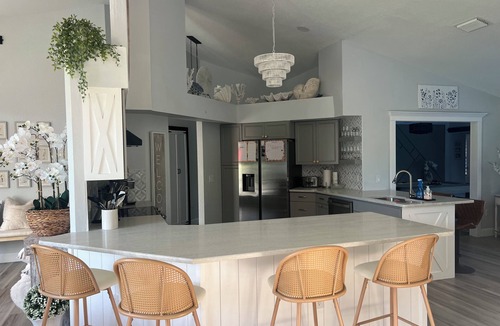 Fellowship House | 3 min to WEC, 10 min to HITS, beautiful 4 bedroom home w pool in Golden Hills