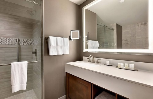 Berkeley Heights Hotel | 3 Pet-Friendly Units, Free Breakfast, Indoor Pool, Parking Onsite!
