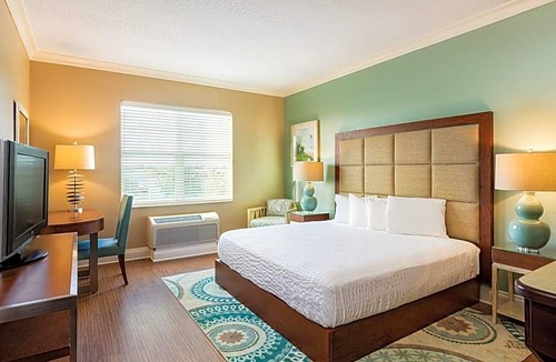 Lake Sumter Landing Hotel | 3-Star Hotel ∙ The Waterfront Inn
