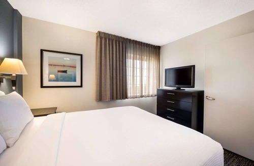 Morris Plains Hotel | 3 Units | Spacious Extended Stay Suites Near Morristown and NYC Access
