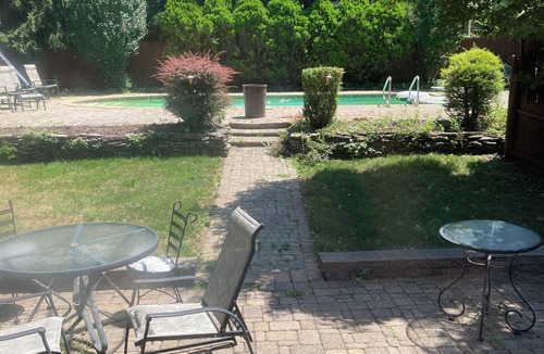 Oakland House | 30 minutes from MAJOR INTERNATIONAL SPORTING EVENT championship games at MetLife amazing 3-bedroom house