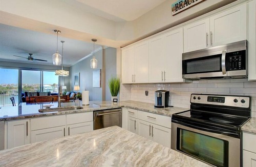 Clearwater Beach Condo | 301 Bay Harbor – Waterfront Luxury, Balcony Views, Heated Pool & Walk to Clearwater Beach