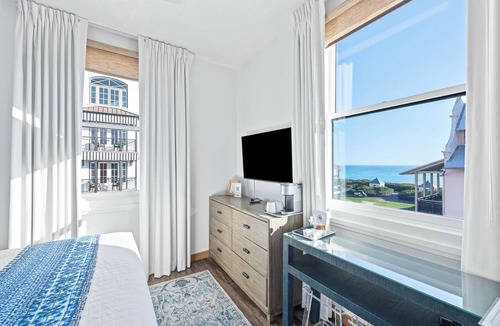 Rosemary Beach Hotel | 304 Rosemary Beach Inn - Includes Beach Chairs & Complimentary Breakfast + Access to 4 Pools