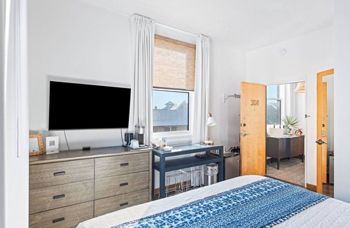 Rosemary Beach Hotel | 304 Rosemary Beach Inn - Includes Beach Chairs & Complimentary Breakfast + Access to 4 Pools