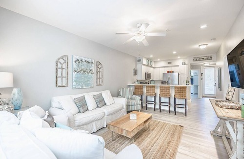 Santa Rosa Beach Condo | 30A ☀️ 119 10*Star Reviews | Huge Pool | Gym | Putting Area | Beach Gear ☀️ Gated