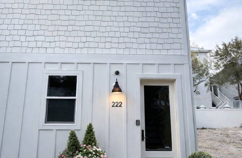 Seacrest Cottage | 30A Carriage House | 5 min to beach | Cart & Bikes