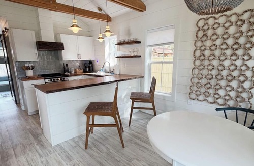Seacrest Cottage | 30A Cottage Escape | 5 min to beach | Cart & Bikes