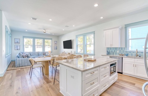 Gulfview Heights House | 30a Walnut Escape | 10BR | Carriage House! Pool & Spa! Deeded Beach Access!