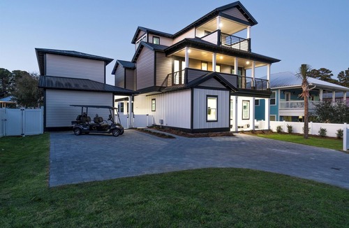 Gulfview Heights House | 30a Walnut Escape | 10BR | Carriage House! Pool & Spa! Deeded Beach Access!