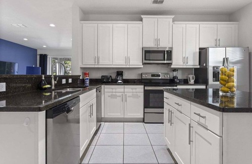 West Kissimmee Cottage | 350-360 Huge Villas - Near Disney - 15 BDs