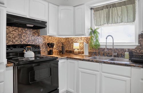 Gulf Hills House | 3BD/2BA near Downtown Ocean Springs & beaches! The Balboa Bayhouse