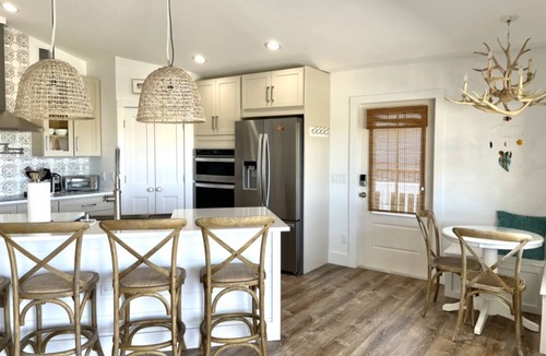 Placida House | 3bd 3ba Island Oasis Beach Front with a dock-Perfect Event space