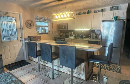 Key Colony Beach House | 3Bedroom 2Bath~Ice Machine~Kayaks~PaddleBoard~Fishing~Swim Spa~Cabana Club~Bikes