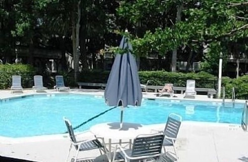 Hilton Head Island Condo | 3BR 2.5 BA, short walk or 5 min bike to beach w/cart, chairs, pools, sm. dog